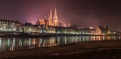 Nachtaufnahme von Regensburg