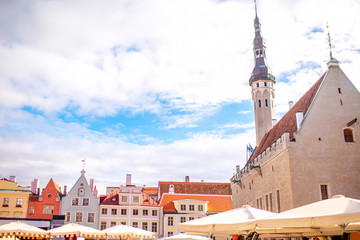 Obraz premium View on the town hall and buildings on the central square in Tallinn, Estonia
