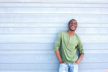 Obraz premium confident guy smiling against gray background