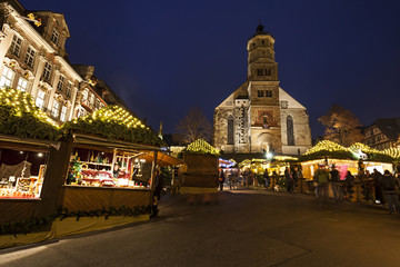 Fototapeta na wymiar Weihnachtsmarkt in Schwäbisch Hall 