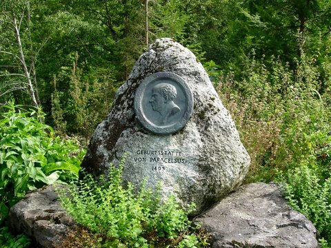 Paracelsus Gedenkstein in Egg, Schweiz