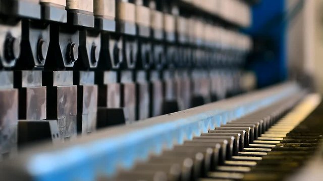 Kaynak Makinesinden &Ccedil;ıkan Kıvılcımlar