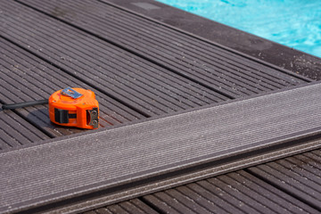 fabrication terrasse en bois autour de la piscine