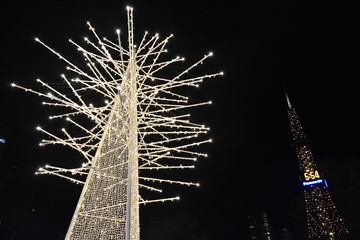 さっぽろテレビ塔とイルミネーションツリー