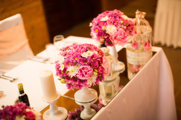 Detal of the flower wedding decoration on the table