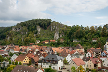 Obraz premium Stadtansicht von Pottenstein, Oberfranken, Deutschland