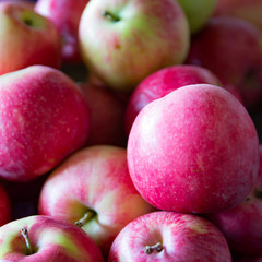 red apples
