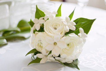 Obraz na płótnie Canvas Wedding Flowers: Bridal Bouquet with White Ranunculus