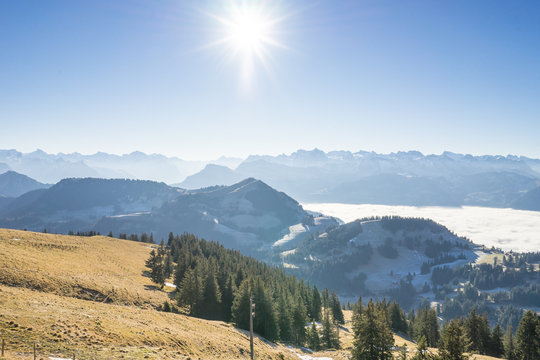 Alpenpanorama in der Schweiz auf der Rigi