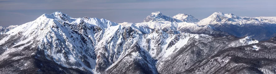  Prachtige besneeuwde bergtoppen schilderachtig panoramisch winterlandschap © Wilding