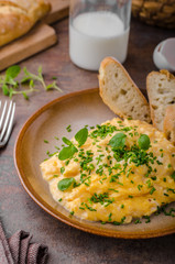 Scrambled eggs with herbs
