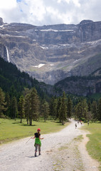 Fototapeta na wymiar Youth hiker on the way to the cirque of Gavarnie in Pyrenees
