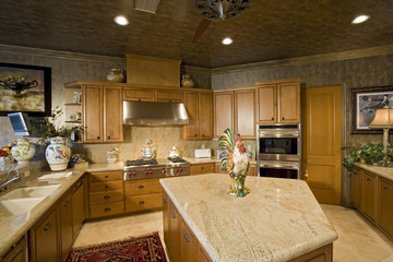 Kitchen decorated with rustic figurines and vases