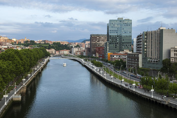 Fototapeta na wymiar Río Nervión, Bilbao