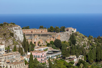 Obraz premium The Ancient theater of Taormina, Sicily, Italy, built by the Greeks around the third century BC, then renovated and expanded by the Romans