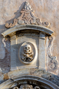 Skull and crossbones on the facade of San Giuseppe in Taormina.