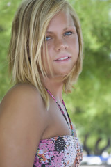 Naklejka premium Closeup portrait of teenage girl outdoors