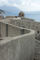 A path on Dubrovnik's walls towards a turret © Dominic