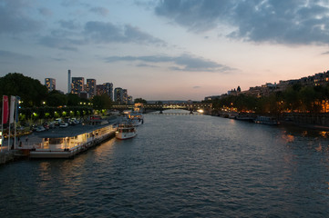 Obraz premium River Seine at Dusk