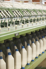 Obraz premium Closeup of machinery part at spinning factory