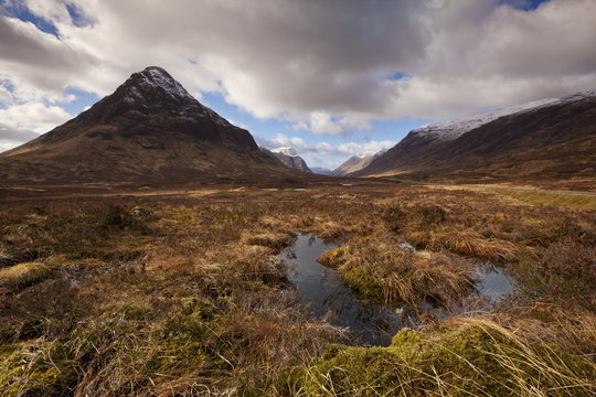 Buachaille Etive Beag, and small lochan at the top of Glen Coe, Rannoch Moor, Highlands, Scotland