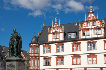 Obraz premium Prinz-Albert-Denkmal und Stadthaus in Coburg, Deutschland