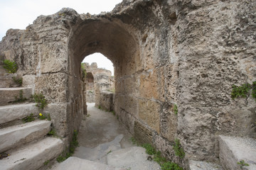 Fototapeta premium Archway at Antonine Thermae, Tunis, Tunisia
