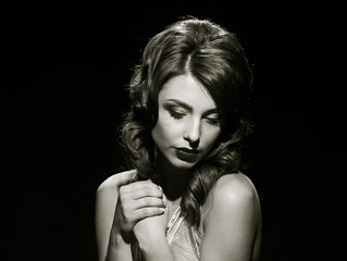 Naklejka premium staring gorgeous lady. black and white