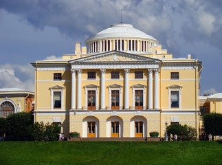 Obraz premium Royal Palace in Pavlovsk, close to Saint-Petersburg