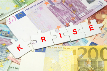 Fototapeta na wymiar Krise und viele Euro Geldscheine