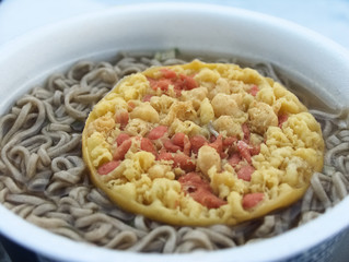 天ぷらそば　カップ麺