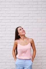 A chestnut holding her hands in the pockets and looking up