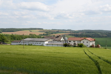 Fototapeta na wymiar Bauernhof im Odenwald