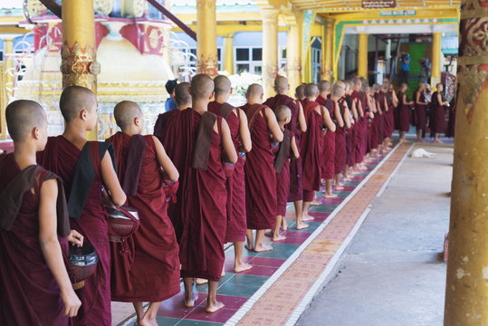 Meal time at the Kha Khat Wain Kyaung monastery, Bago