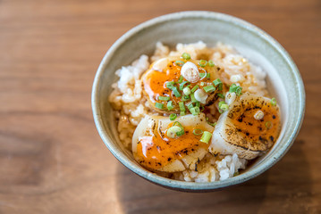 Hotate on rice