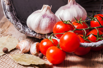 fresh garlic.tomatoes