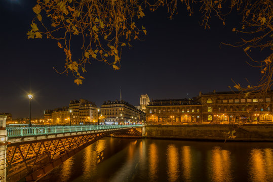 Fototapeta Bridge by the Seine river in Paris at night