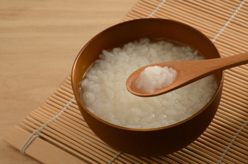 おかゆ　木目背景

