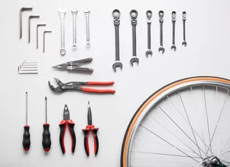 Papier Peint photo autocollant Vélo Bicycle fixing tool kit. Flat lay of work tools and bicycle wheel