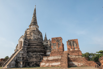 Fototapeta premium Ancient ruins of the temple Wat Phra Sri Sanphet national historic site in Ayutthaya, Thailand.