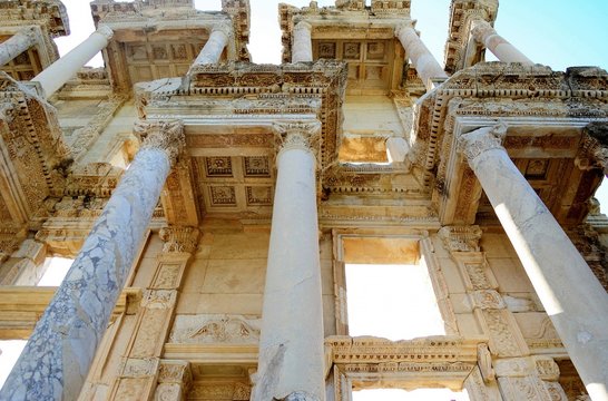 Great library of Celsius in Ephesus, Turkey / One of the most popular attractions of Turkey are ruins located near the Aegean coast, the ancient city of Ephesus (Efes)