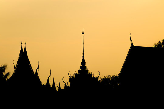  Silhouette Thai temple in sunset light