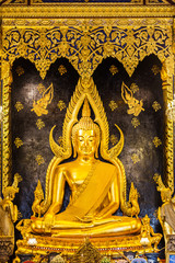 Fototapeta premium Gold Buddha statue Phra Phuttha Chinnarat Buddha