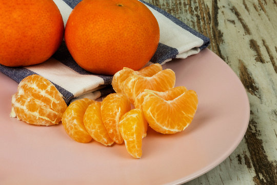 Raw Mandarins,tangerine fruits whole and in pieces