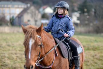 M&auml;dchen mit Pferd