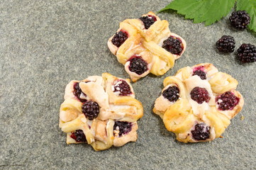 blackberry puff pastry with vanila pudding