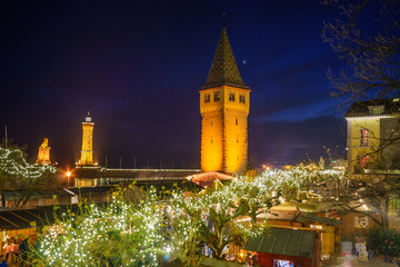D, Bodensee, Bayern, Lindau, Hafen, Hafenweihnacht, Blick auf den erleuchteten Hafen mit Mangturm,...