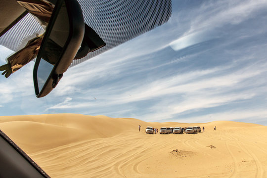 Jeeps traditional Safari Dune Bashing tourists Oman Ubar Desert Rub al Khali 11