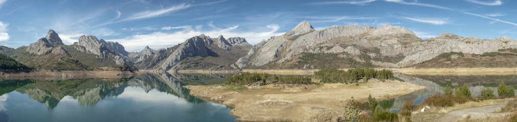 Panoramica pantano de Riaño , León , Castilla y Leon , España