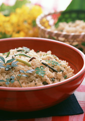 Steamed rice and wild vegetables